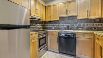 Fridge, microwave, coffee/tea maker, toaster