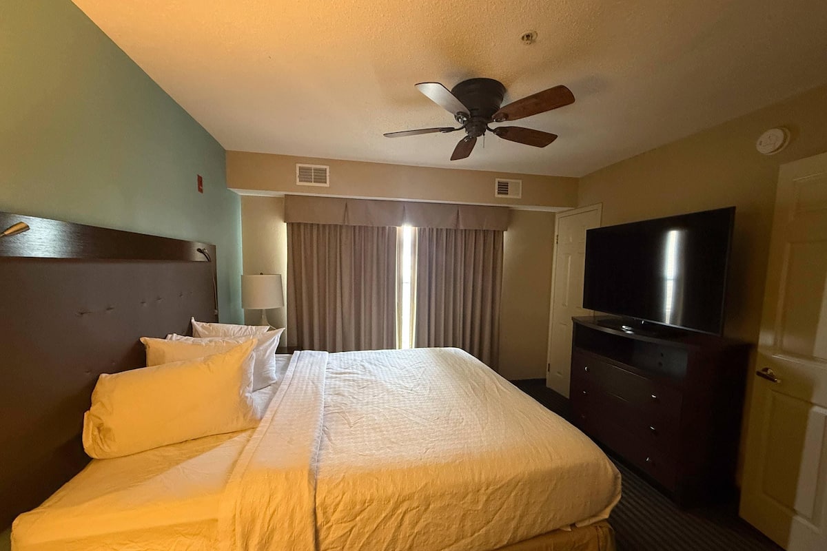 Suite, 1 King Bed, Non Smoking (Efficiency)