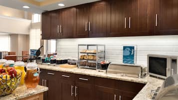 Sudah termasuk sarapan dibawa pulang setiap hari