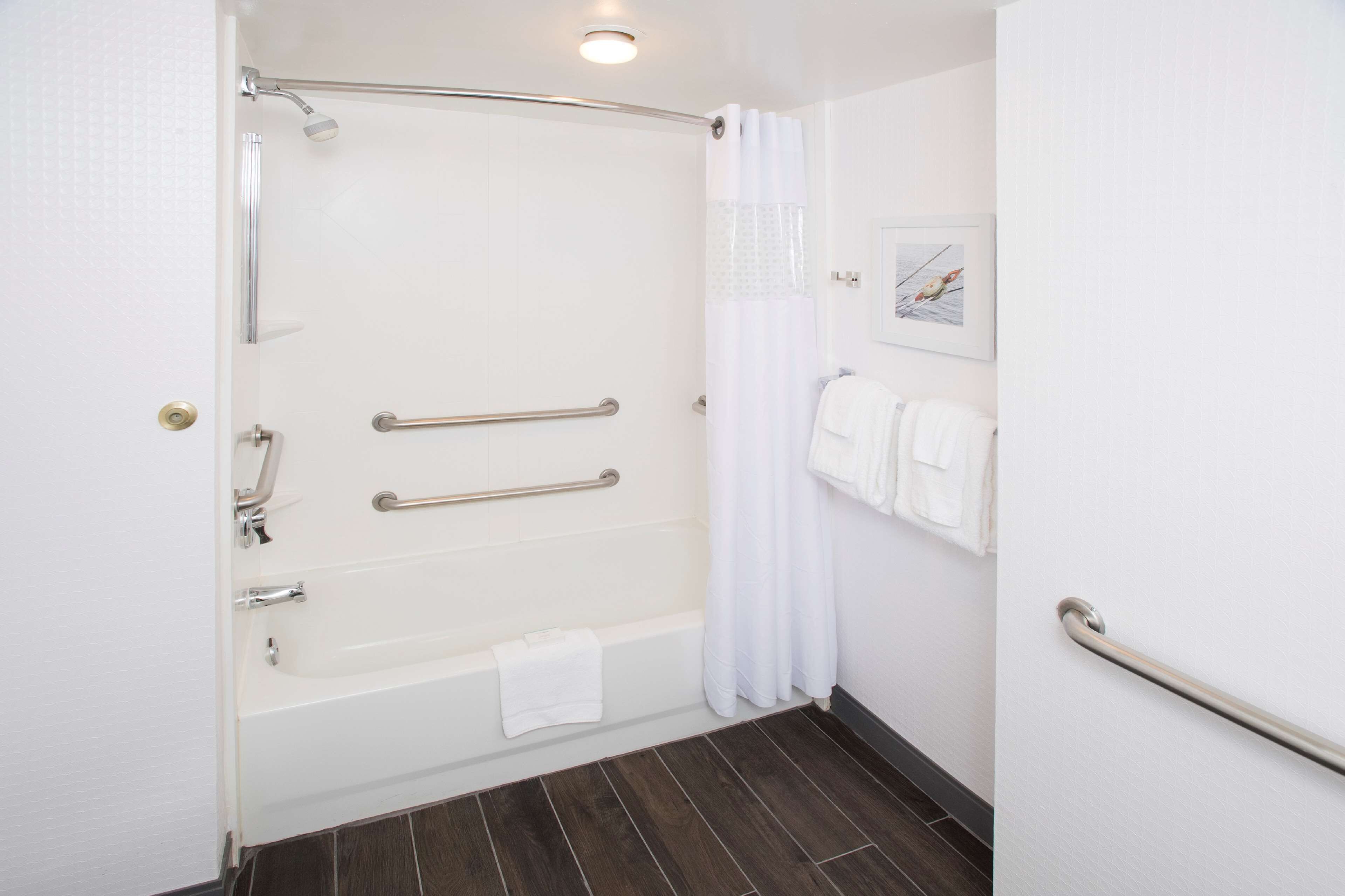 combined shower/bathtub, free toiletries, hair dryer, towels