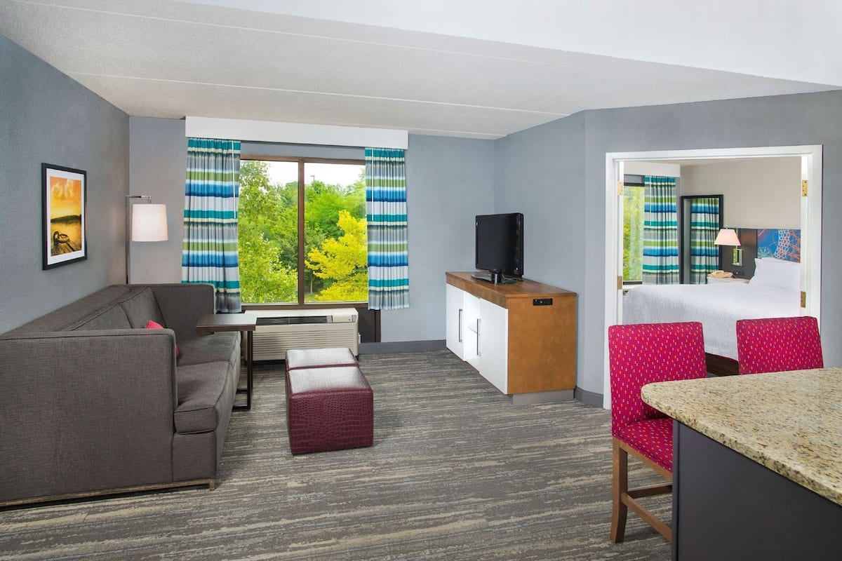 Premium bedding, pillowtop beds, in-room safe, individually furnished
