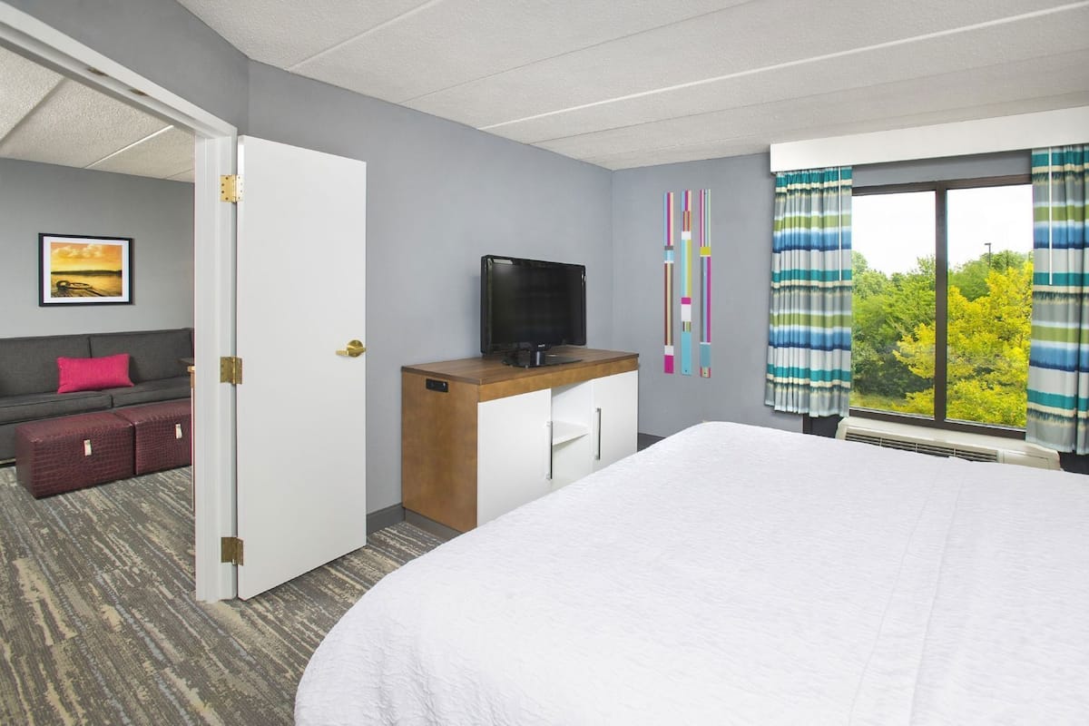 Premium bedding, pillowtop beds, in-room safe, individually furnished
