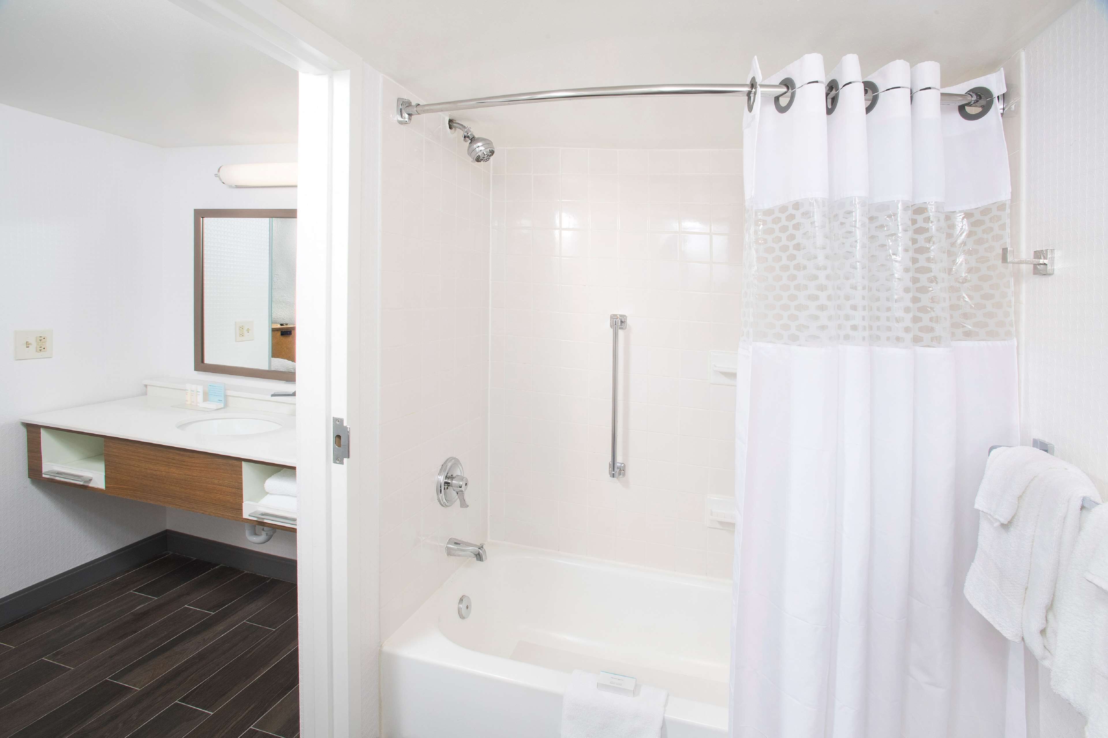 suite, 1 bedroom, kitchen (king bed) | bathroom | combined shower/bathtub, free toiletries, hair dryer, towels