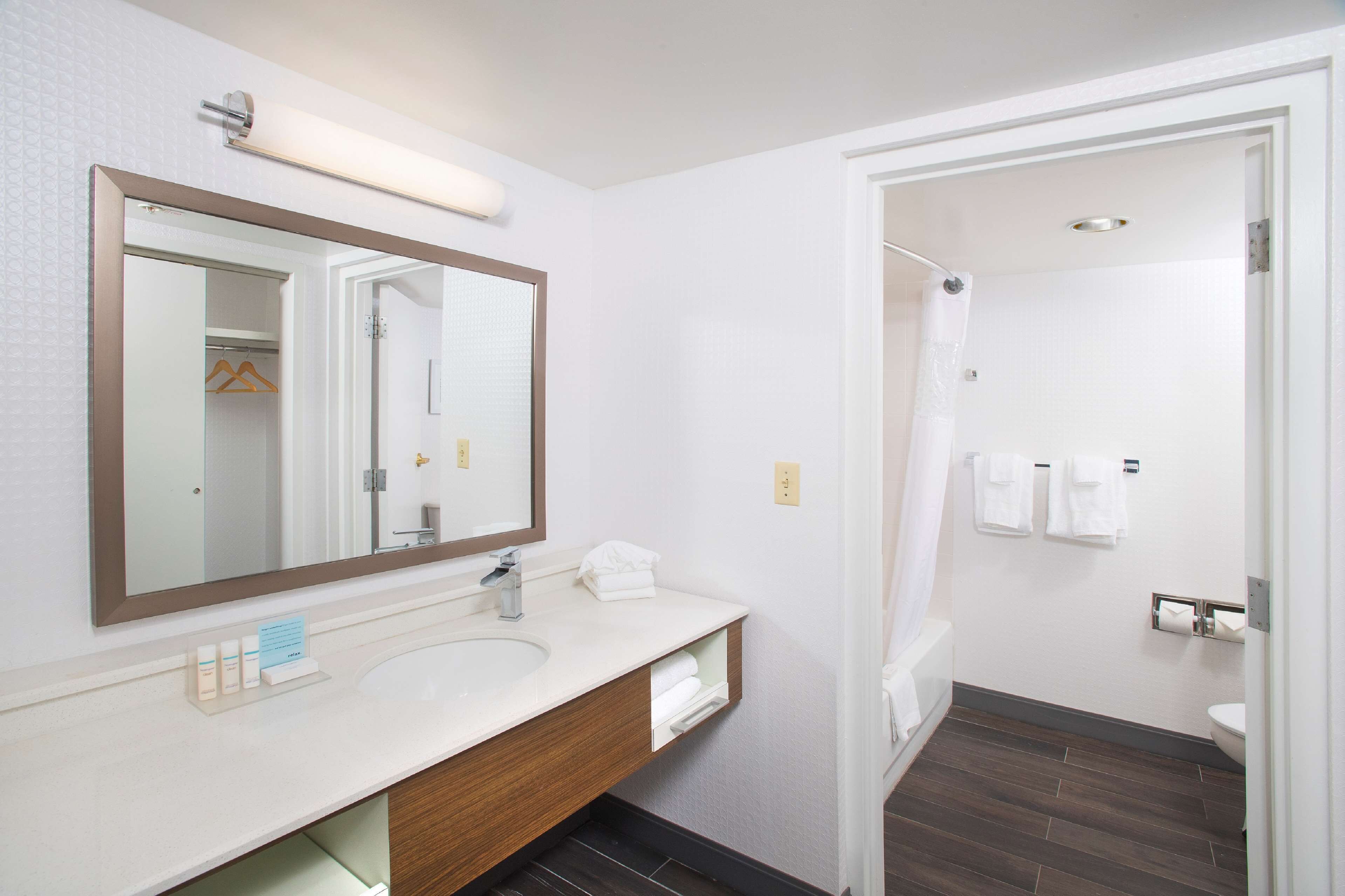 suite, 1 bedroom, kitchen (king bed) | bathroom | combined shower/bathtub, free toiletries, hair dryer, towels
