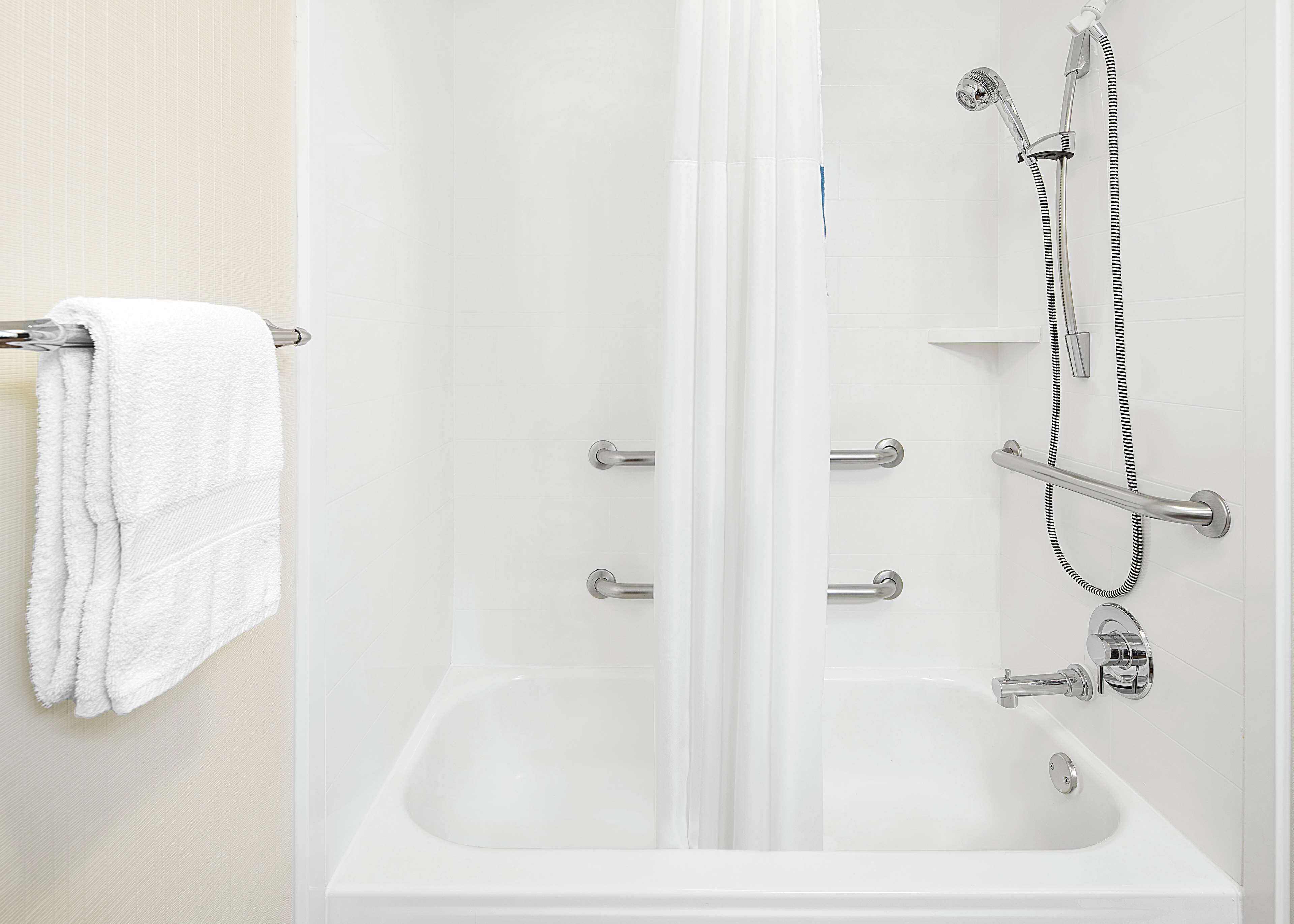 combined shower/bathtub, free toiletries, hair dryer, towels