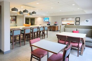 Lobby - Hampton Inn Lima (Lima)