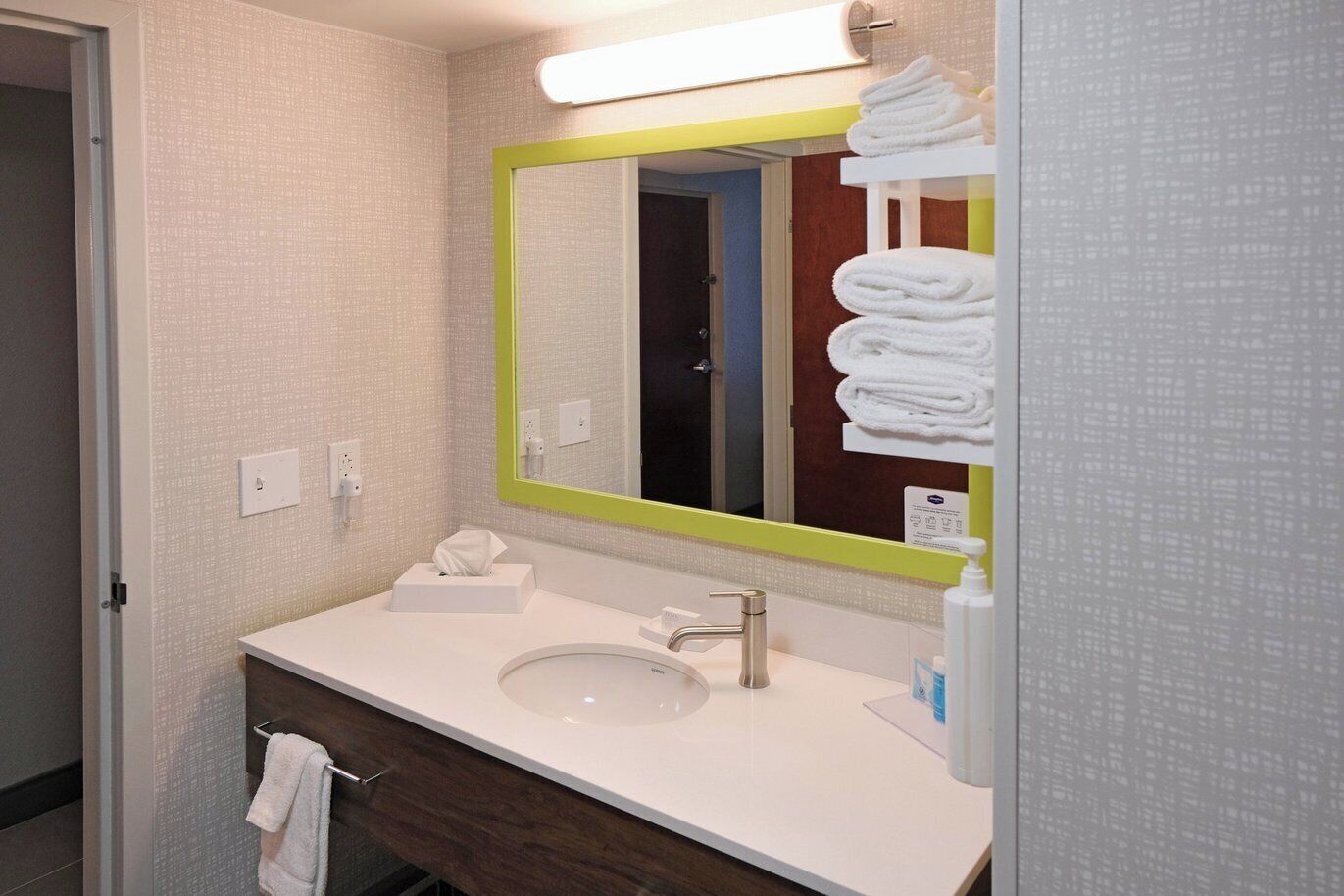 1 kingsizeseng, ikke ryger | Badeværelse | Kombination af bruser/badekar, brusehoved med hydromassage