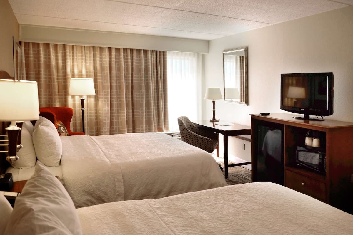 Down duvets, in-room safe, desk, iron/ironing board