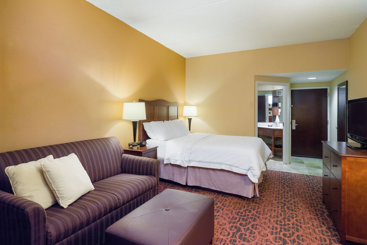 1 bedroom, premium bedding, in-room safe, desk