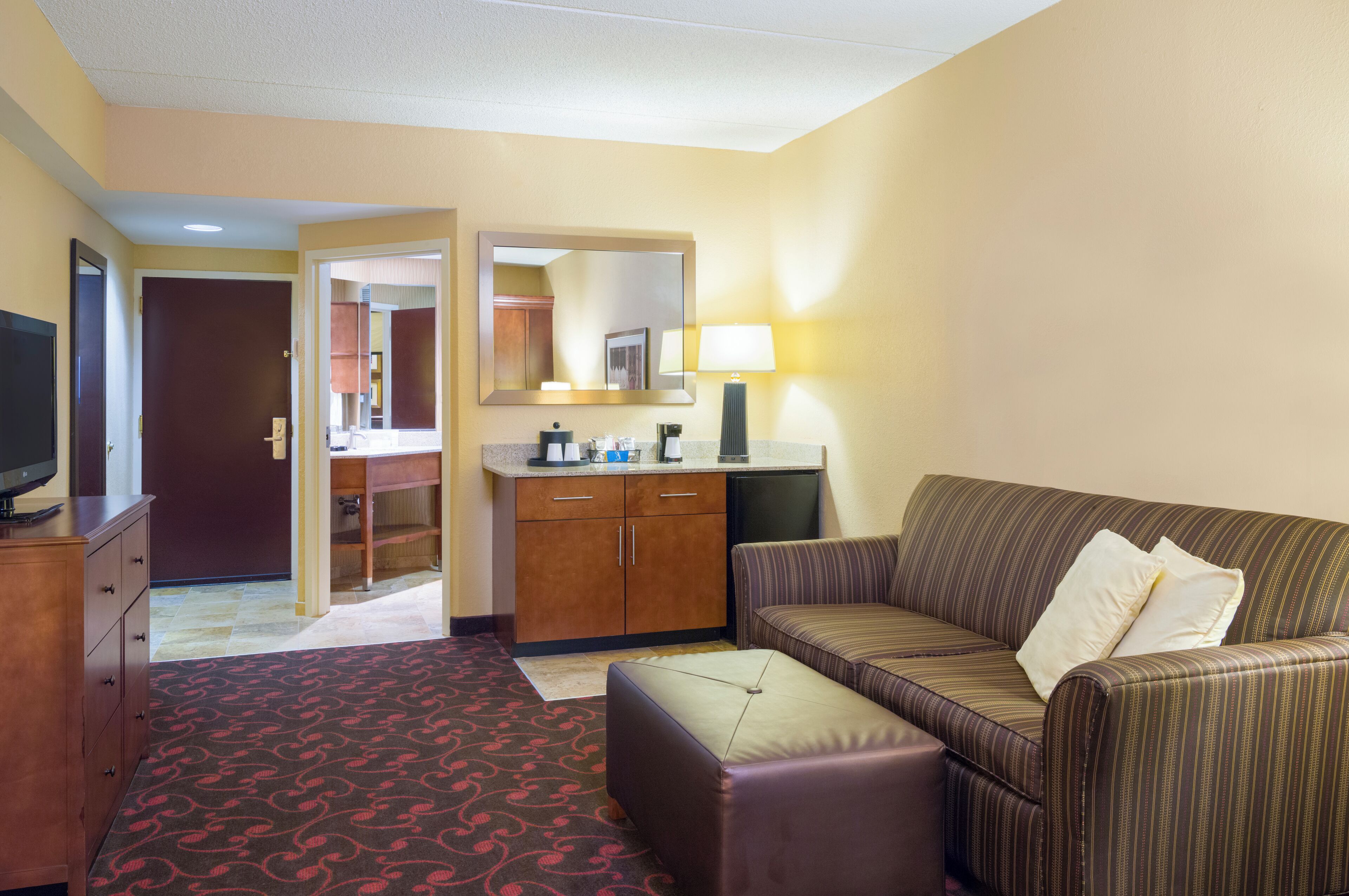 Standard Room, 1 Queen Bed, Non Smoking, Refrigerator &amp; Microwave | Premium bedding, in-room safe, desk, iron/ironing board