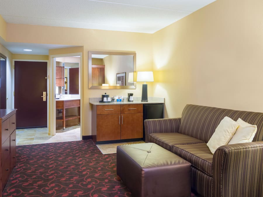 Premium bedding, in-room safe, desk, iron/ironing board