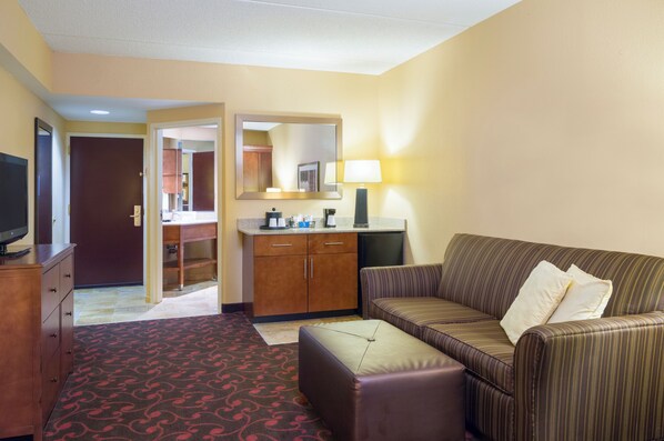 Standard Room, 1 Queen Bed, Non Smoking, Refrigerator & Microwave - Larkspur Landing Select Carlisle (Carlisle)