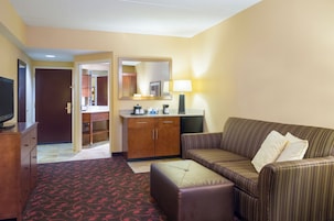 Standard Room, 1 Queen Bed, Non Smoking, Refrigerator & Microwave | Premium bedding, in-room safe, desk, iron/ironing board