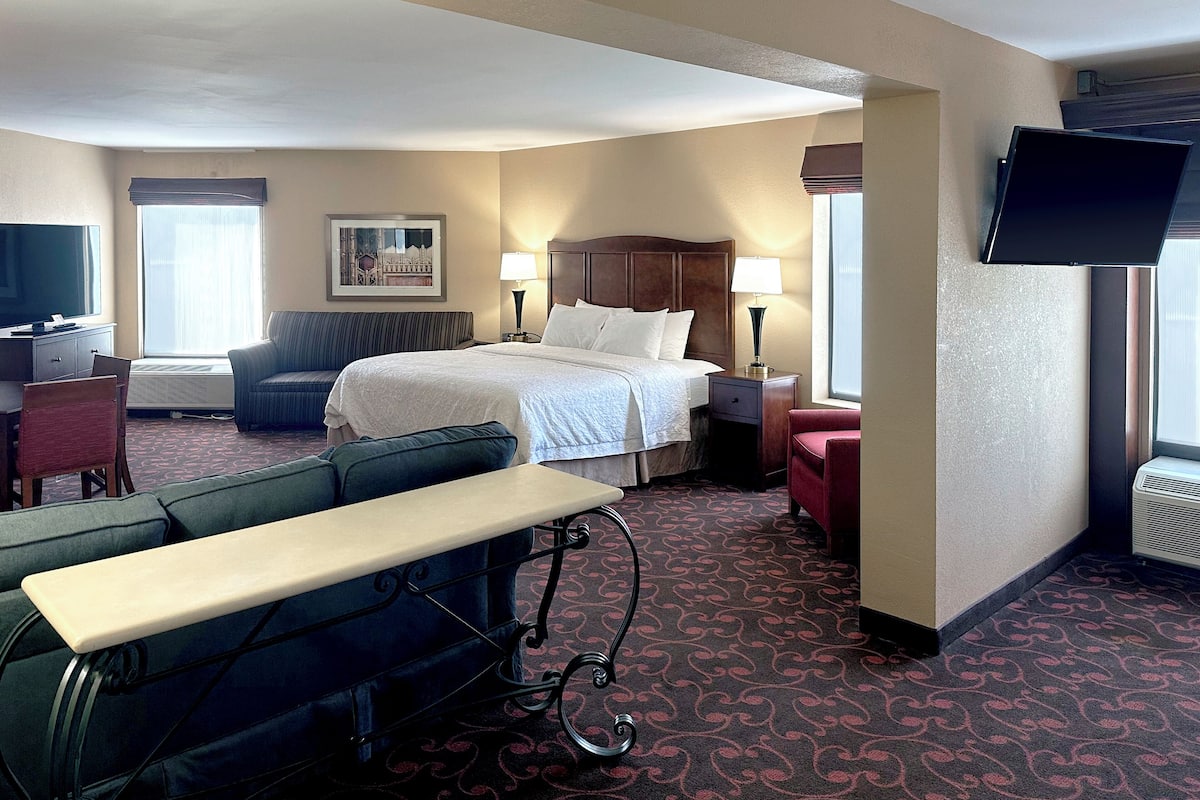 2 King Beds Family Suite