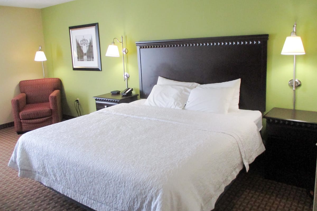 Tabla de planchar con plancha, cunas gratuitas y wifi gratis