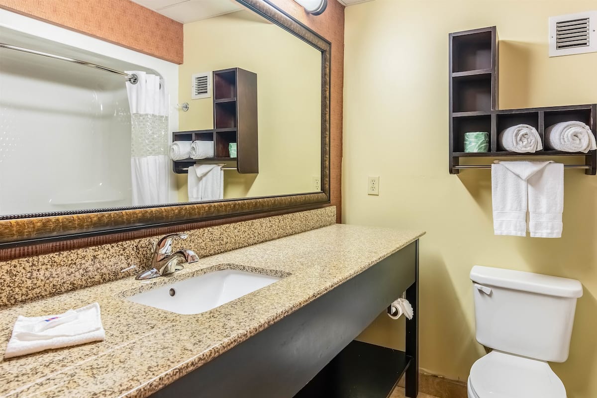 Tabla de planchar con plancha, cunas gratuitas y wifi gratis