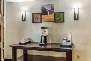 Lobby - Wingate by Wyndham Conway AR (Conway)