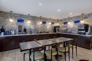 Buffet déjeuner gratuit tous les jours