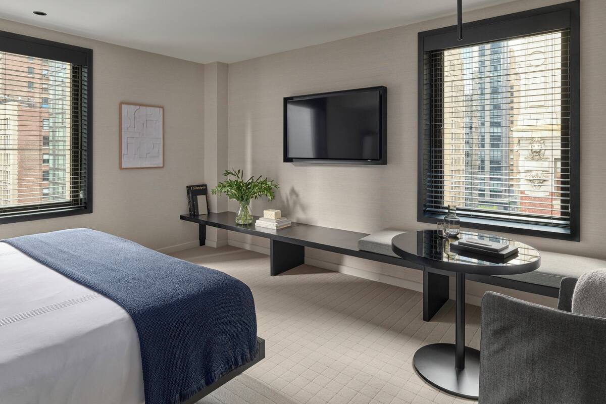Phòng Suite Premium, hiên (NoMad) | Bộ đồ giường cao cấp, chăn bông, nệm có lớp đệm bông, minibar