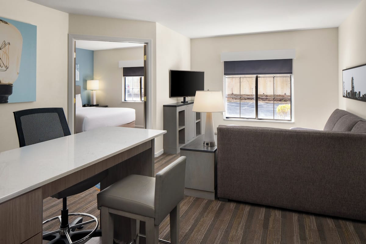 1 bedroom, premium bedding, pillow-top beds, laptop workspace