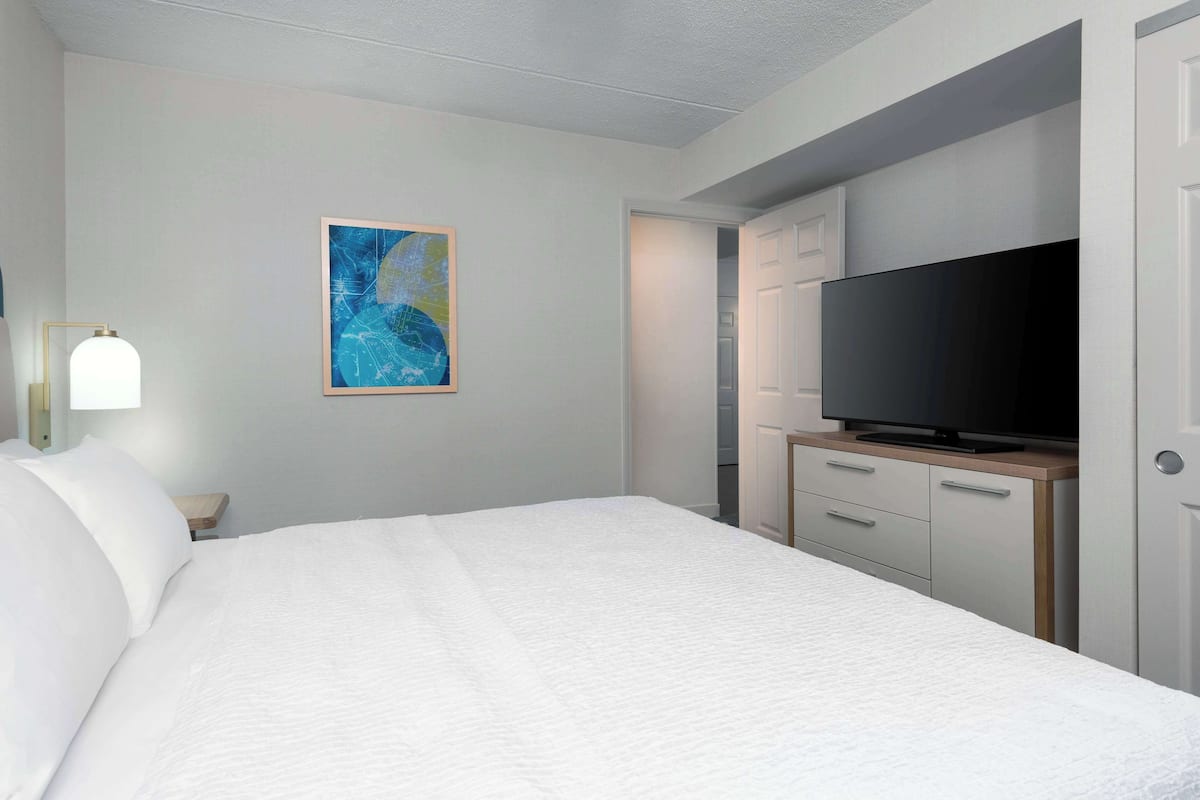 Hypo-allergenic bedding, desk, blackout curtains, iron/ironing board