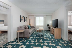 Suite, 2 Bedrooms, Non Smoking (1 King/2 Doubles) | Living area