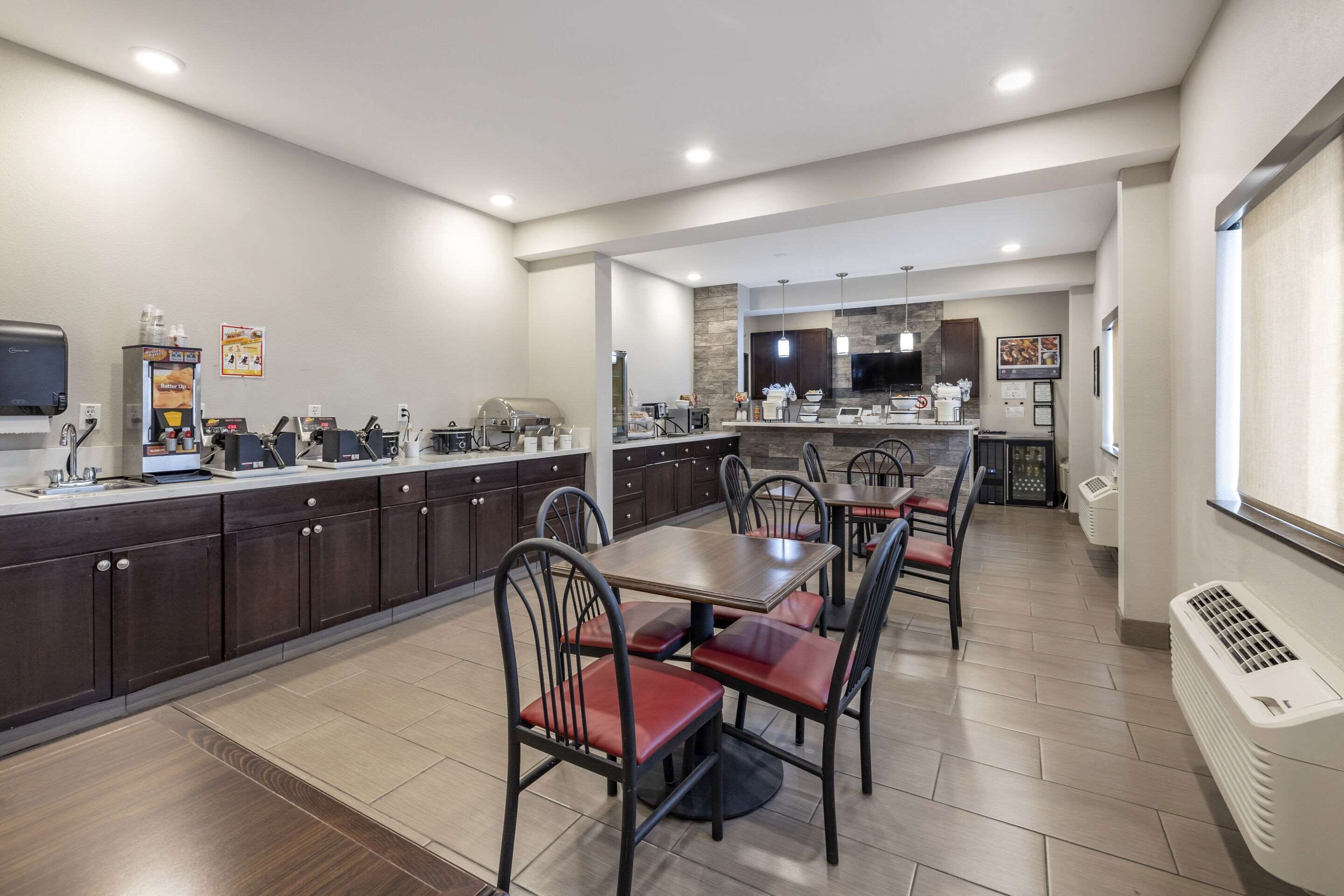 Free daily continental breakfast 