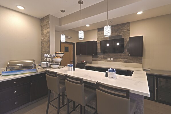 Bar (on property) - Clarion Inn Kingman I-40 Route 66 (Kingman)