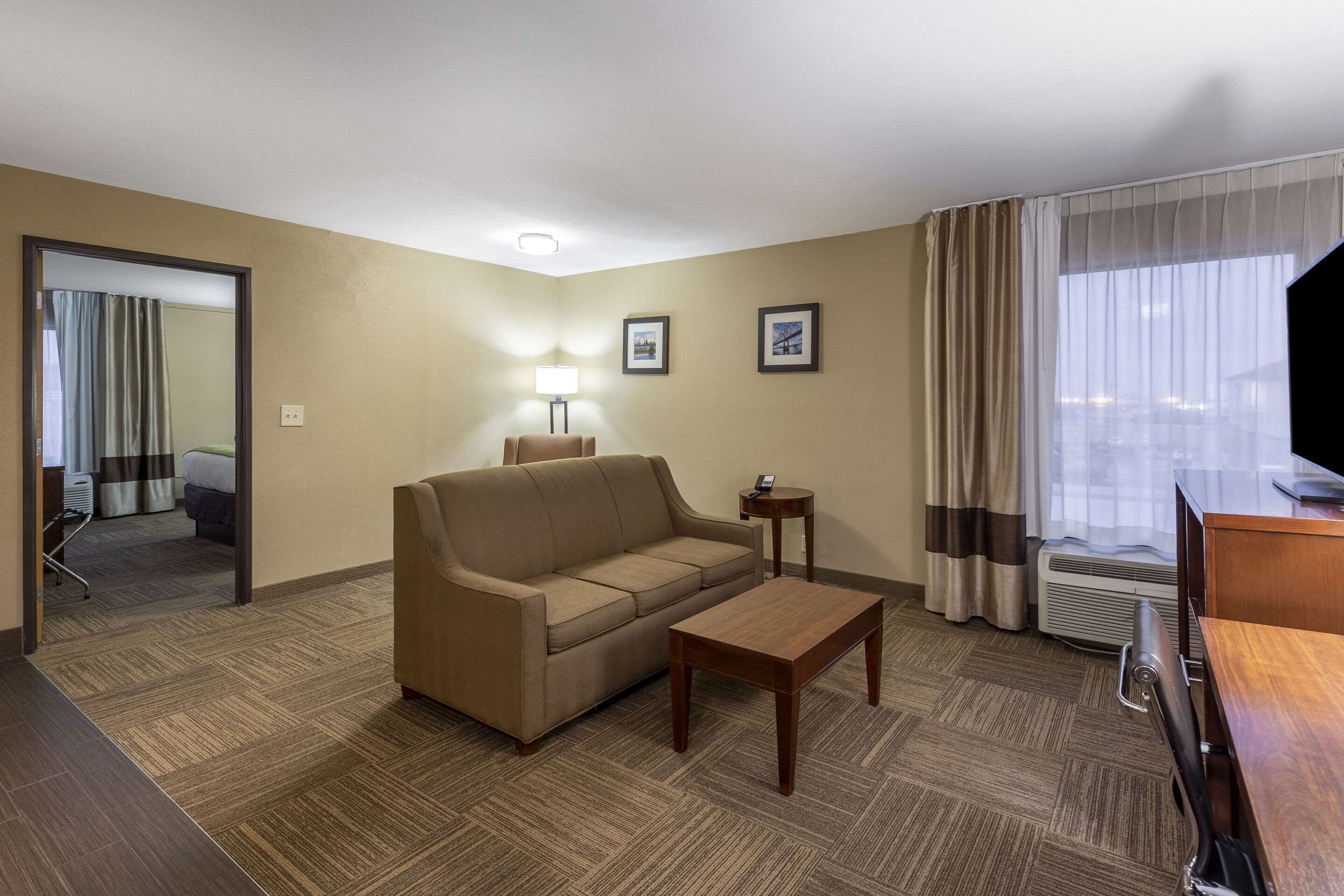 Suite, 1 cama King size, para no fumadores | Edredón, caja de seguridad en la habitación y escritorio 