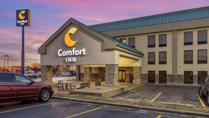 A Comfort Inn hotel with a simple facade, a parking lot, and a clear sky in the background. - Comfort Inn Collinsville near St. Louis (Collinsville)