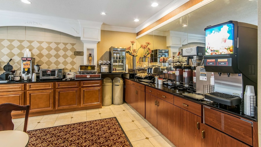 Quality Inn & Suites Evansville North