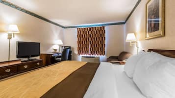 Standard Room, 1 King Bed, Non Smoking | Free WiFi, bed sheets, wheelchair access