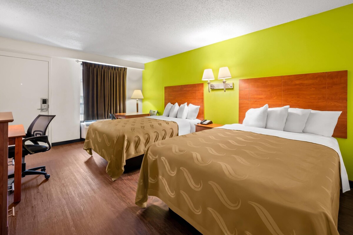 Desk, iron/ironing board, rollaway beds, free WiFi