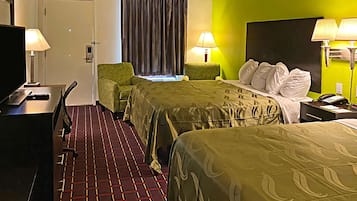 Chambre, 2 grands lits, non-fumeurs (Upgrade) | Bureau, fer et planche à repasser, lits pliants/supplémentaires