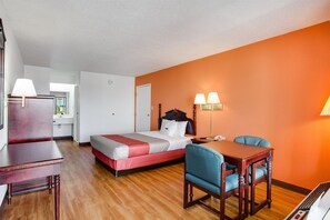 Free WiFi, bed sheets - Motel 6 White House, TN (White House)