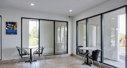 Motel 6 White House, TN