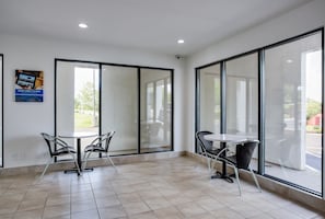 Lobby - Motel 6 White House, TN (White House)