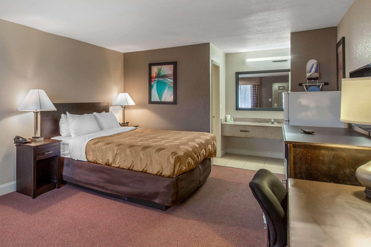 Premium bedding, desk, soundproofing, iron/ironing board