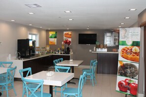 Café da manhã continental grátis todos os dias
