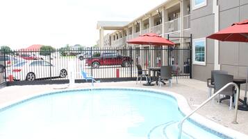 Piscina a l'aire lliure de temporada