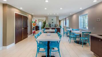 Free daily continental breakfast