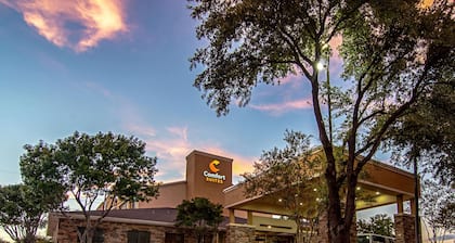 Comfort Suites NW Dallas Near Love Field