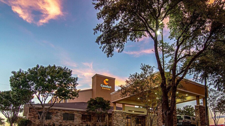 Comfort Suites NW Dallas Near Love Field