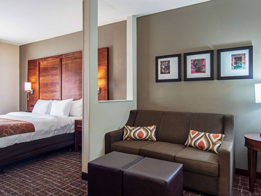 Suite, 1 King Bed, Accessible, Non Smoking | Desk, laptop workspace, blackout drapes, soundproofing