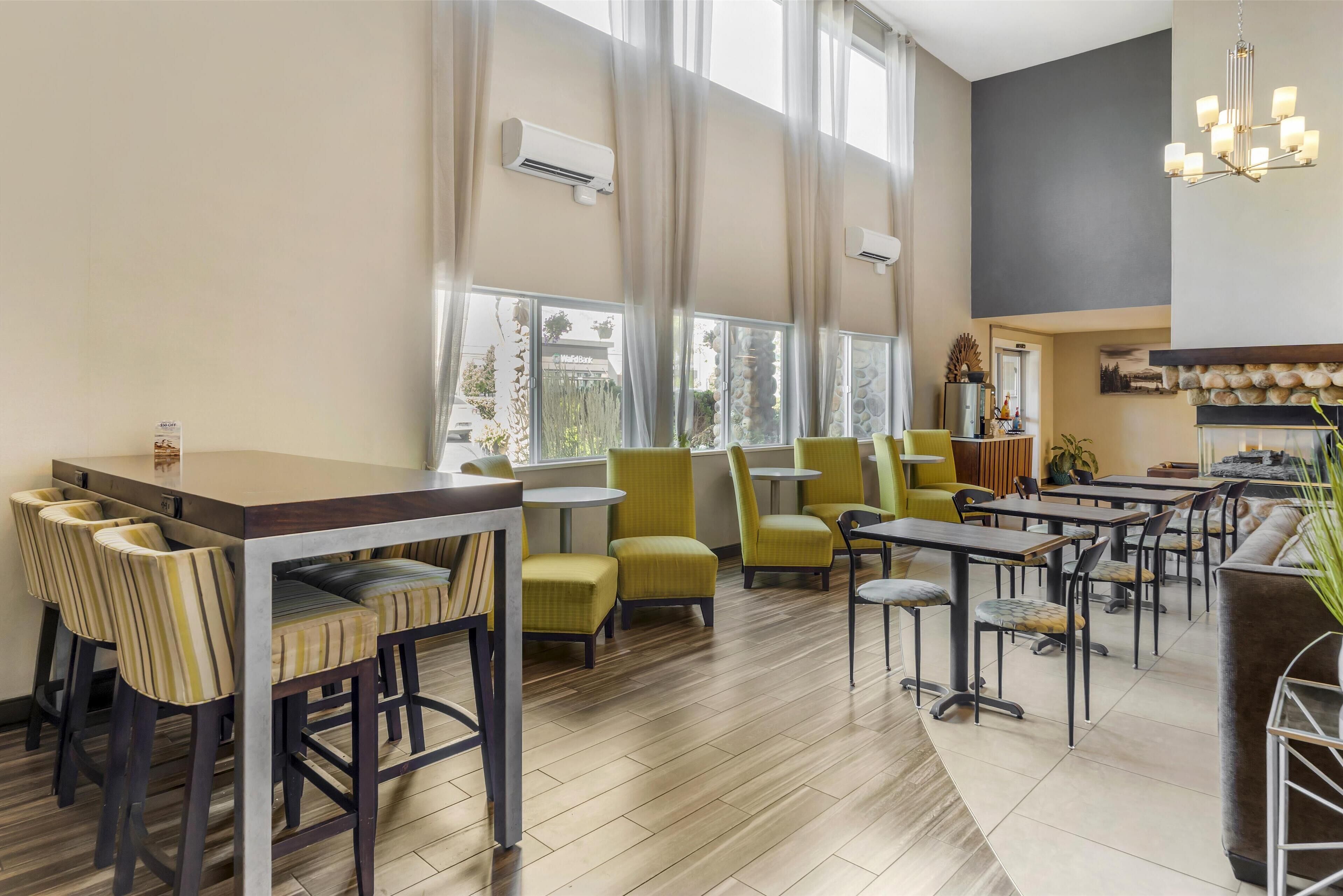 包含每日自助早餐