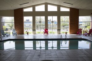 Indoor pool - The Comstock Inn and Conference Center (Owosso)