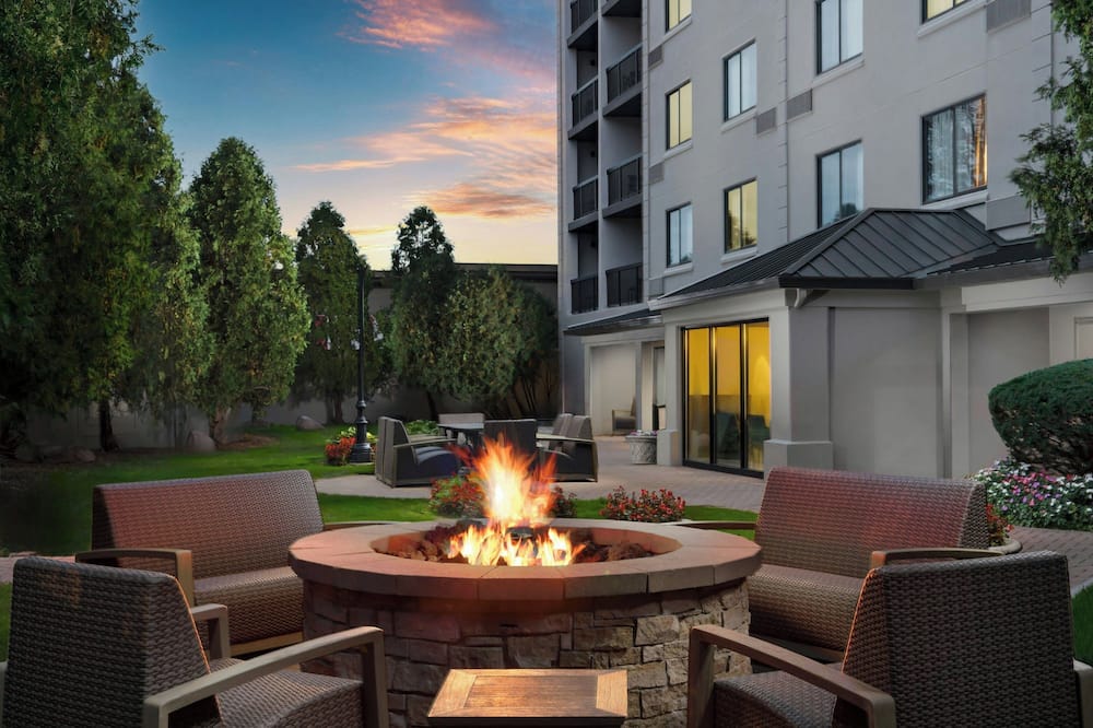 Courtyard by Marriott Chicago Midway Airport