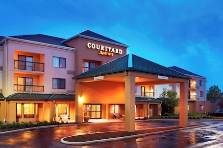 Exterior. Courtyard by Marriott Cleveland Airport North
