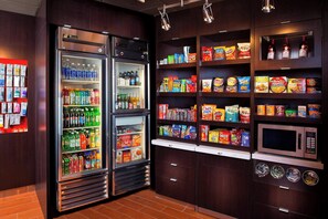 Phục vụ bữa sáng và bữa tối