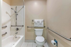 Standard Room, 2 Queen Beds, Accessible Tub, Non Smoking | Zimmersafe, Schreibtisch, Verdunkelungsvorhänge, schallisolierte Zimmer